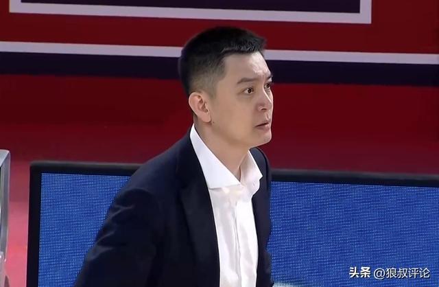 乐鱼leyu公司-杨鸣：第四节关键球总是差一口气 这种情况连续出现大家会有点阴影